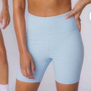La Hanna active archer biker short in baby Blue